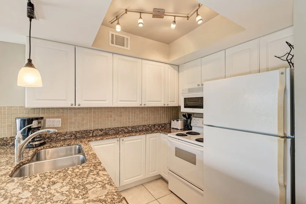Midnight Cove Ii 111f - Spectacular Vacation Rental! 2 Bedroom Condo