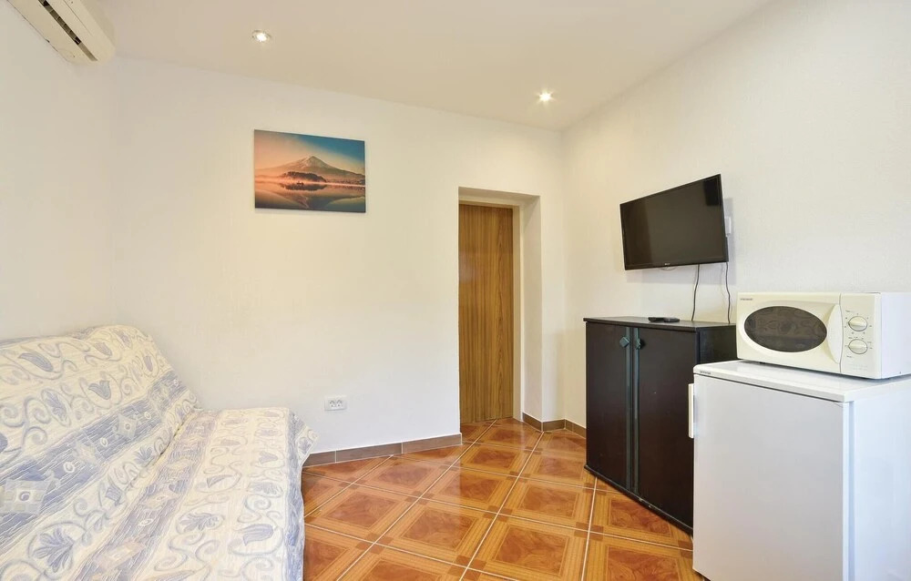 Beautiful Home in Mimice With Wifi and 1 Bedrooms