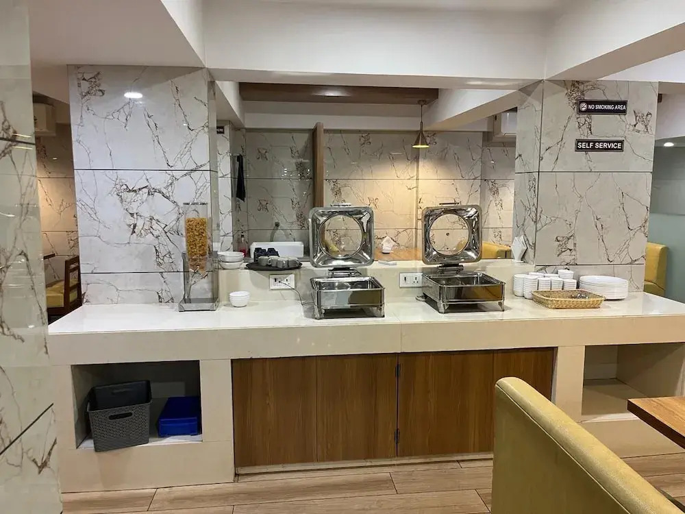 Hotel Golden Plaza surat
