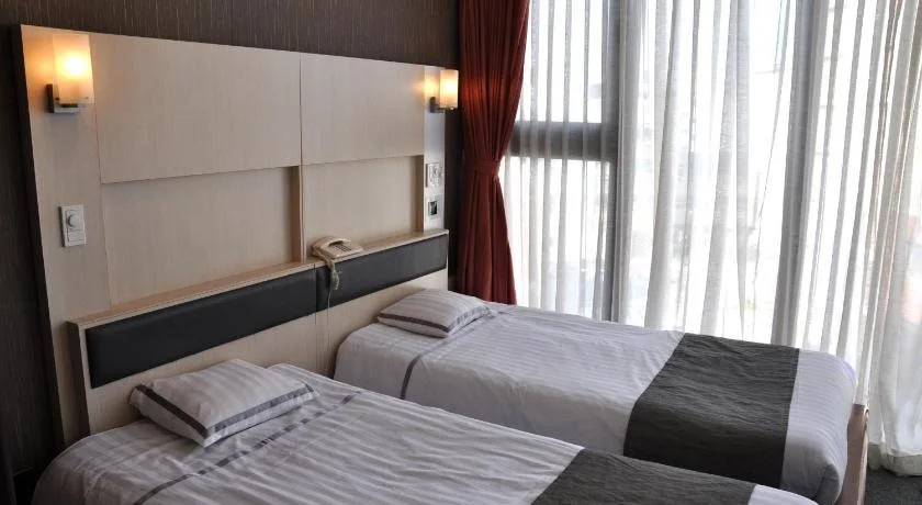 Hotel West