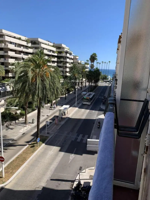 Naomi Cannes