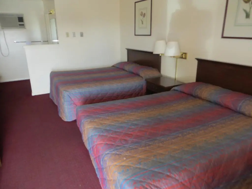Travelers Lodge
