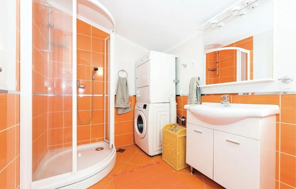 Three-Bedroom Holiday Home In Sibenik