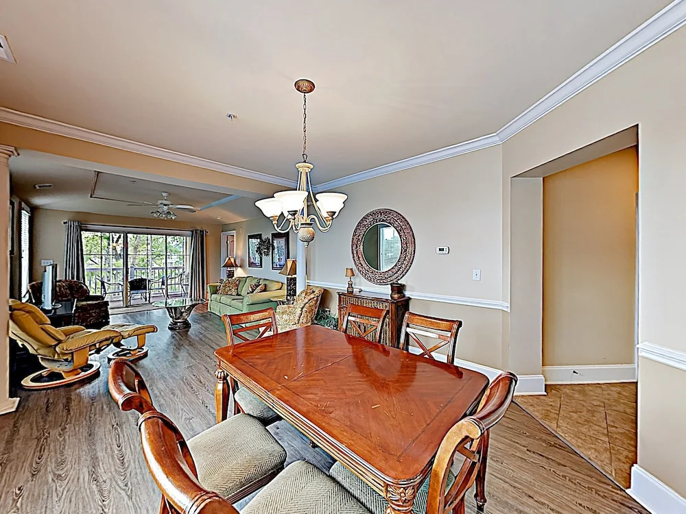 Updated Edgewater By Golfing & Waterway 4 Bedroom Condo