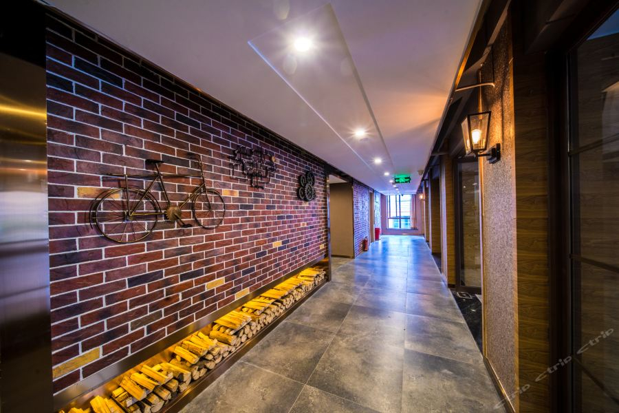 James Joyce Coffetel (Chengdu East Railway Station Lvdi 468)