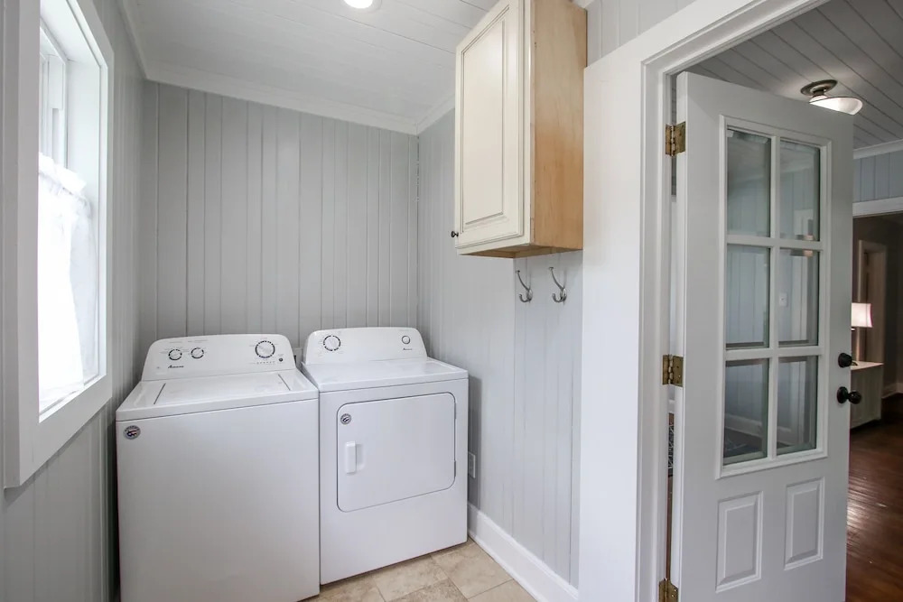 Historic Home for 7 with Apartment