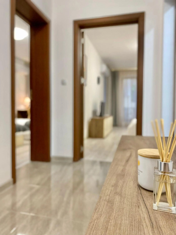 Spacious & Cozy 2 bed Apartment with Work Space & Fast Wi-fi
