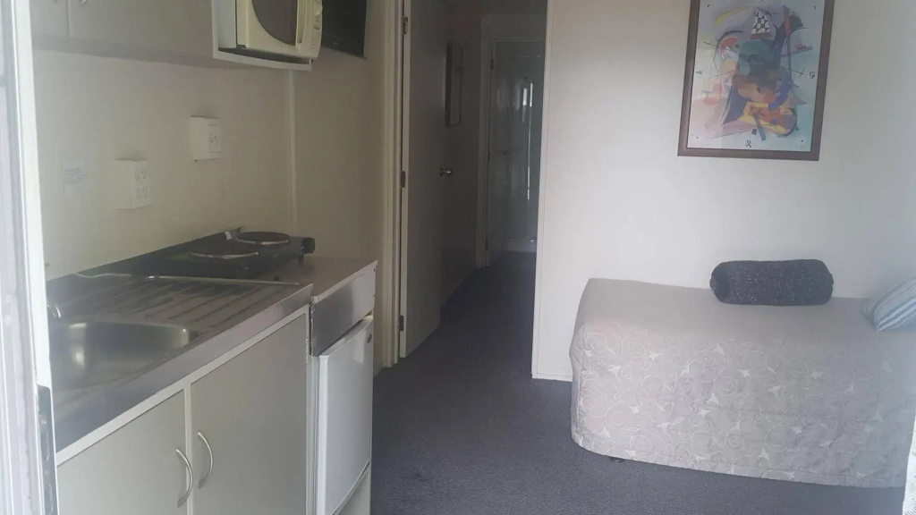Camellia Court Family Motel