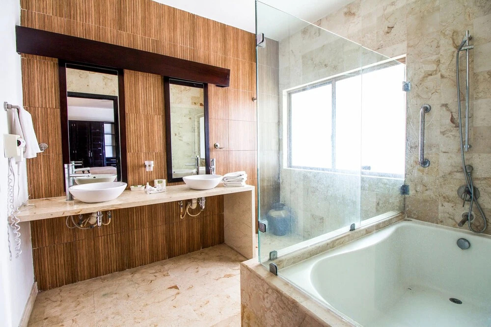 Corto Maltes 205 Ocean Front Condo 2bd 2 Bath
