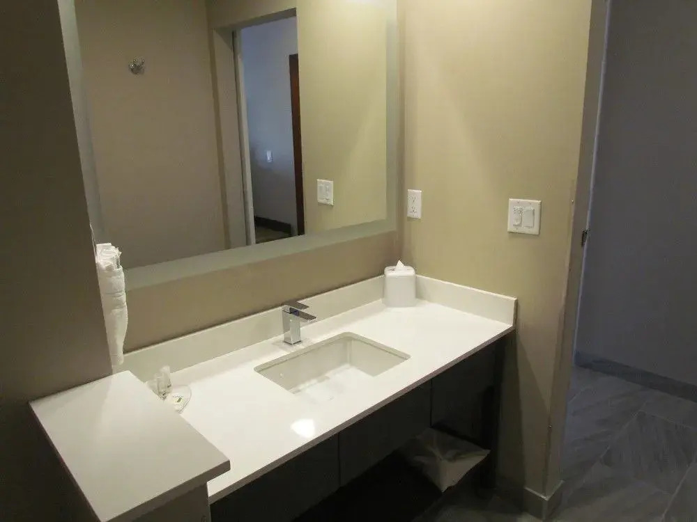 Airdrie Inn & Suites