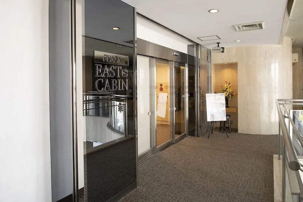 PLAZA EAST CABIN - Caters to men