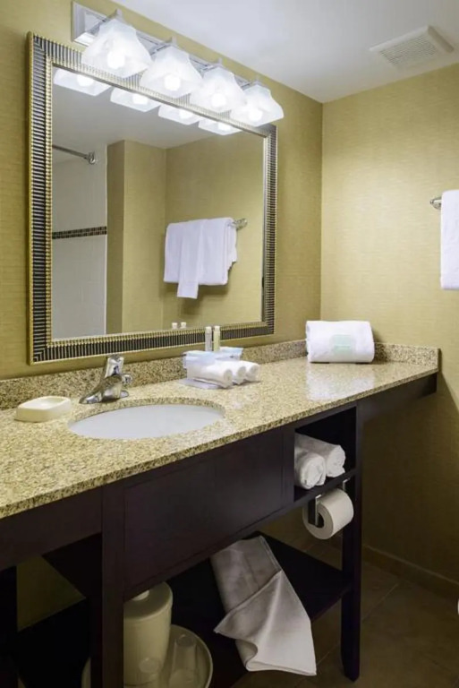 Holiday Inn Express Philadelphia Penns Landing by IHG