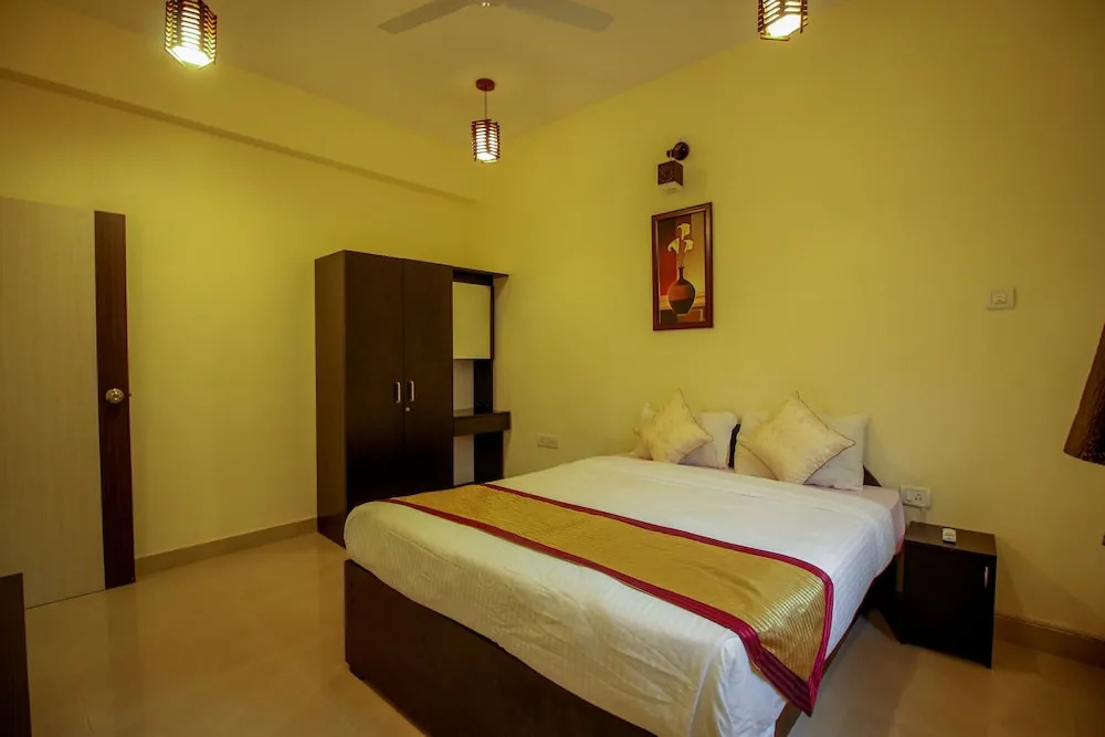 OYO 9887 Home 3BHK Near Club Cubana