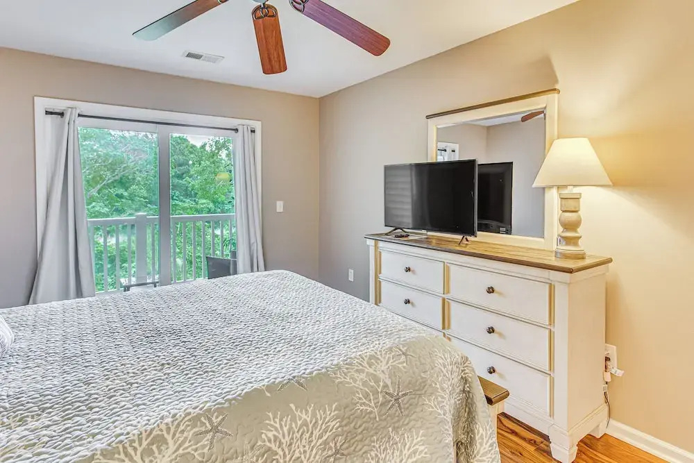 River Oaks Fairways Three-bedroom Apartment 10-B