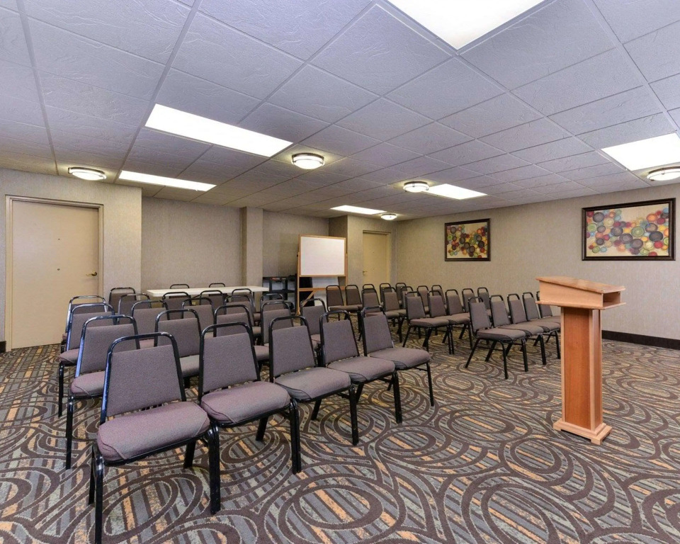 Comfort Inn & Suites at Stone Mountain