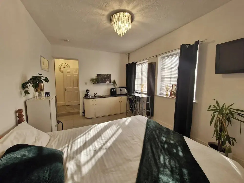 Beachside Retreat - Pets Ok - Free Parking