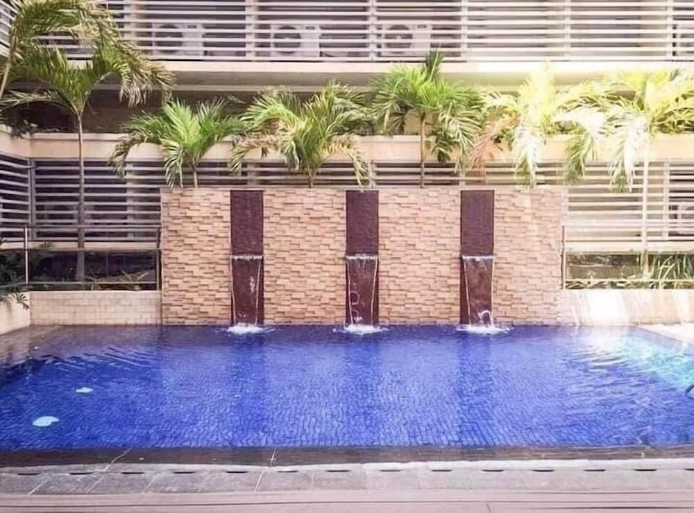150 Newport condotel pasay