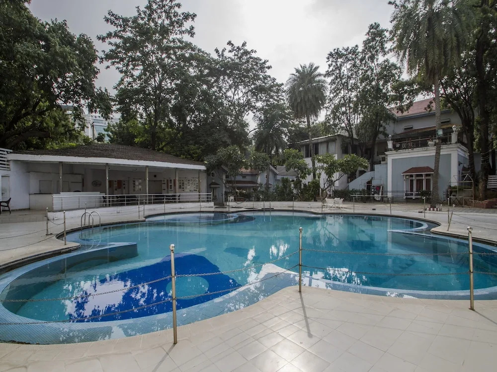 OYO 1410 Country Club Begumpet
