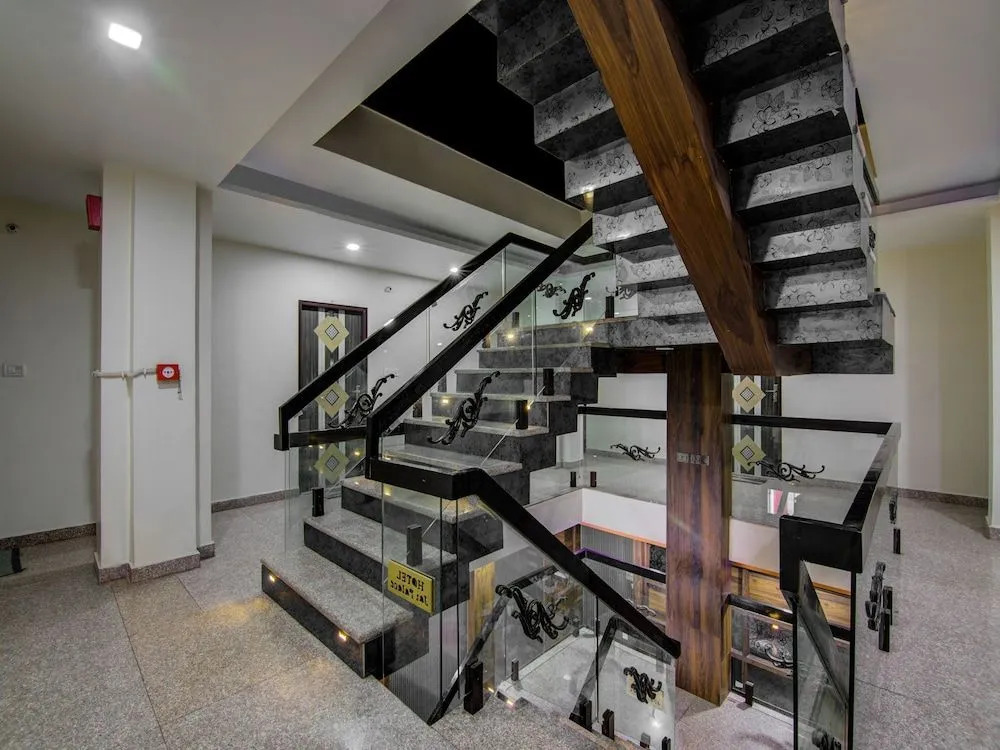 OYO 16104 Hotel Jai Palace