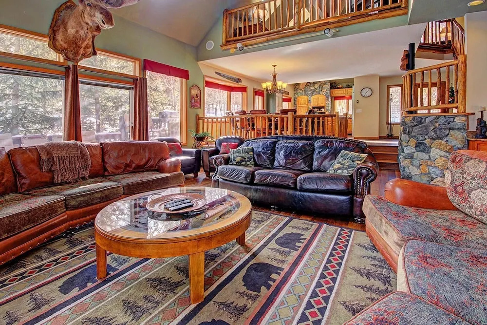 Gold King Lodge 8 Bedroom Home by RedAwning