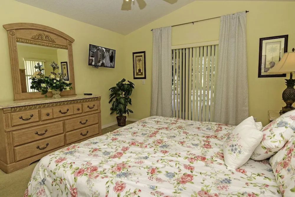931DD Restful Retreat 4 Br villa by RedAwning