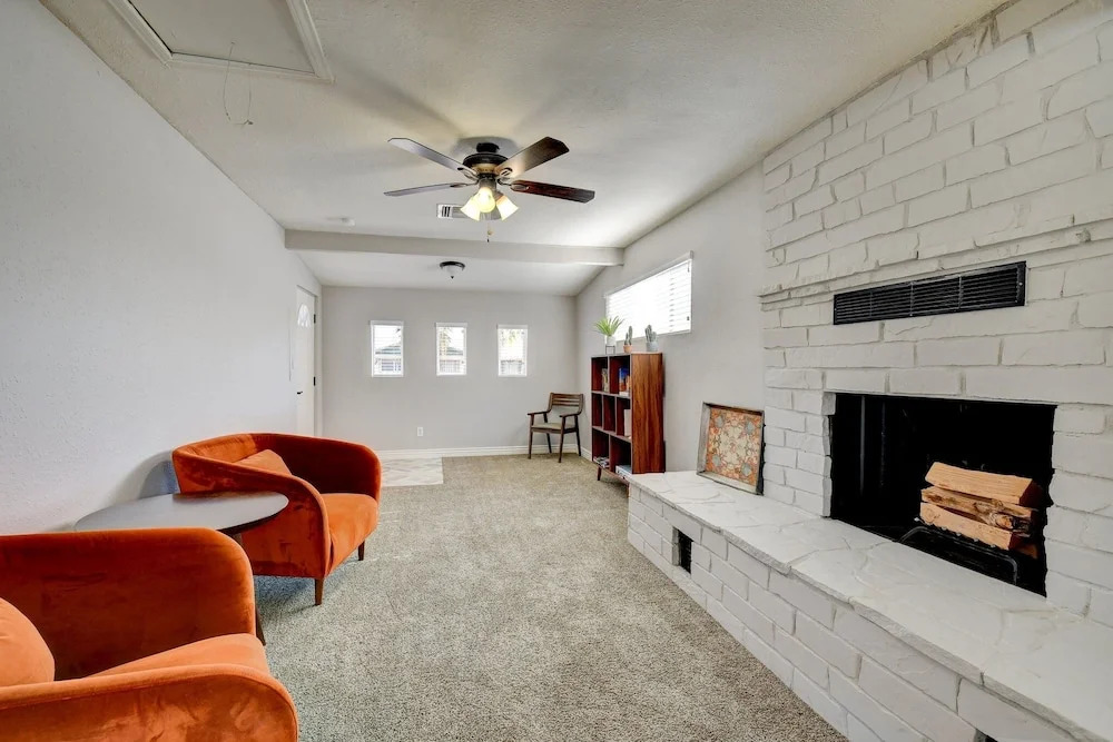Designer Desert Escape In Old Town W/ Private Pool 4 Bedroom Home
