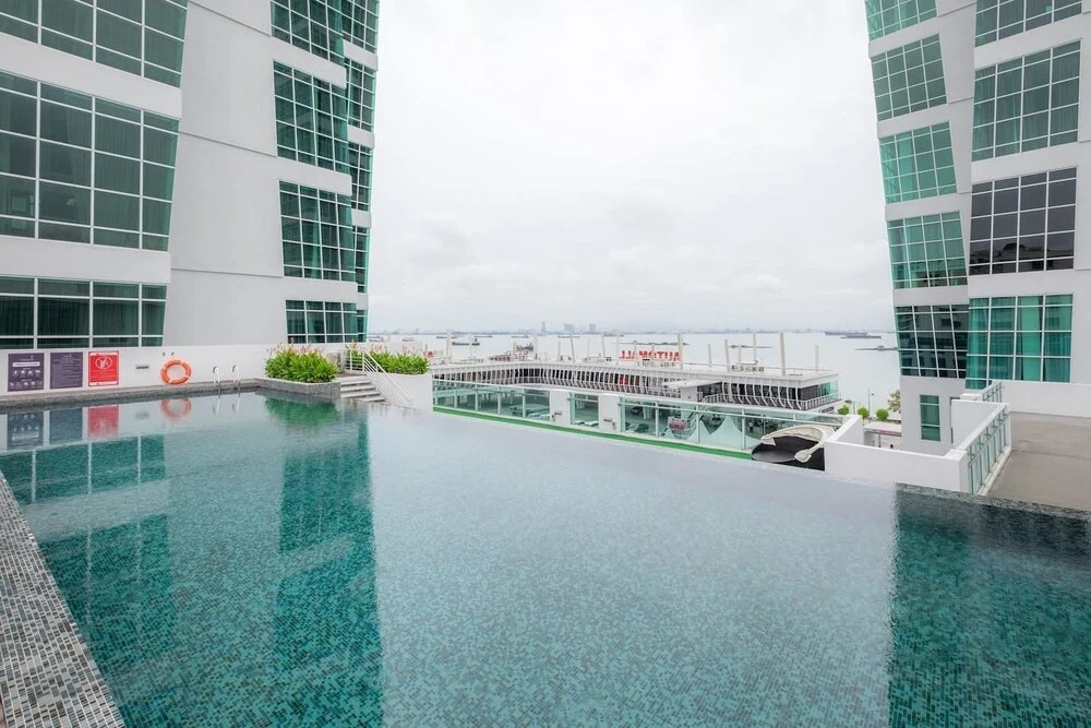 Seafront Duplex Suite at Georgetown