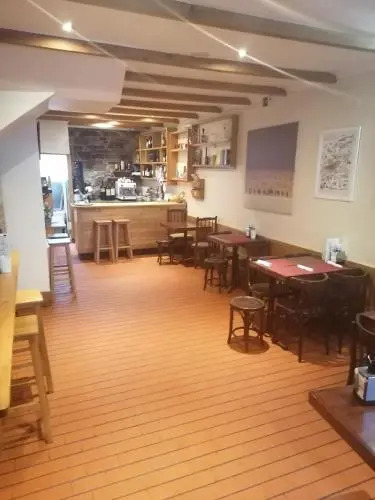 Hostal Forest