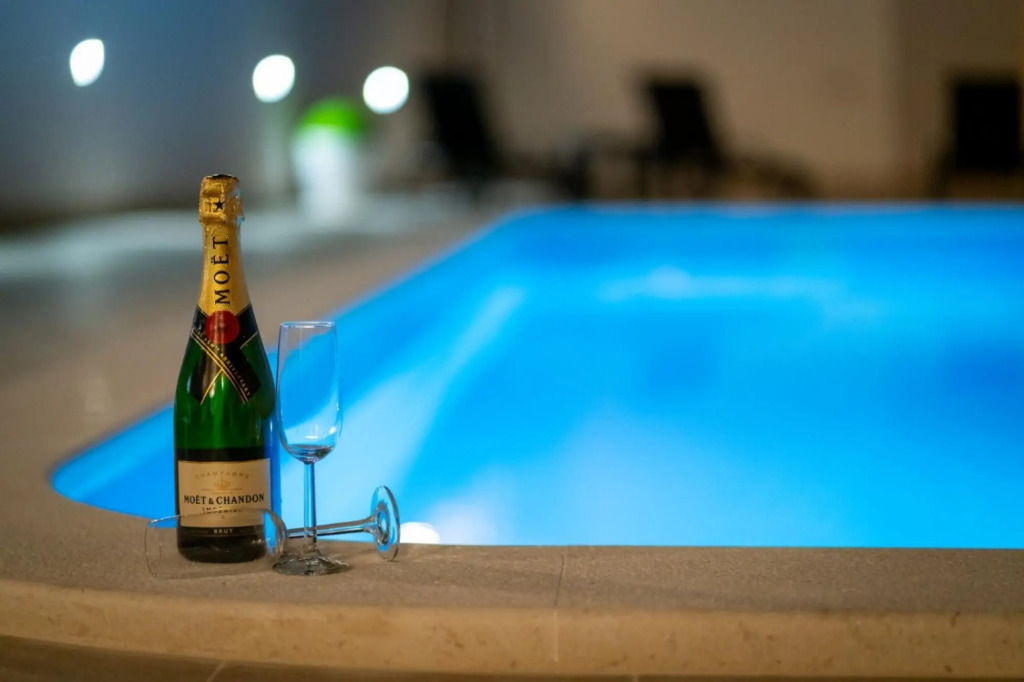 Lux 1 - Heated Pool - A4