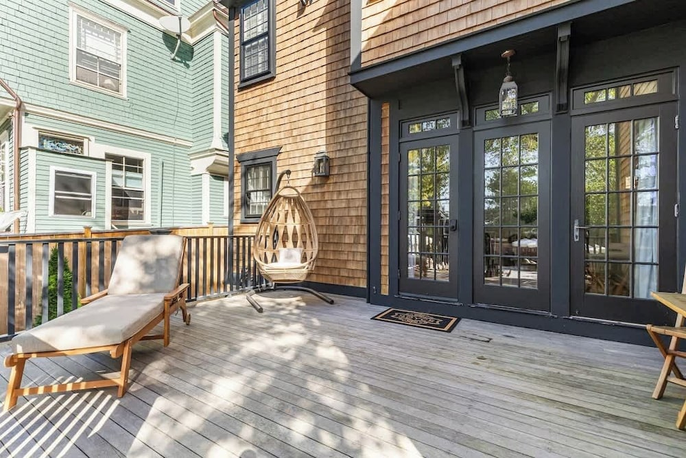 Driftwood Suite - Luxury Retreat in Newport