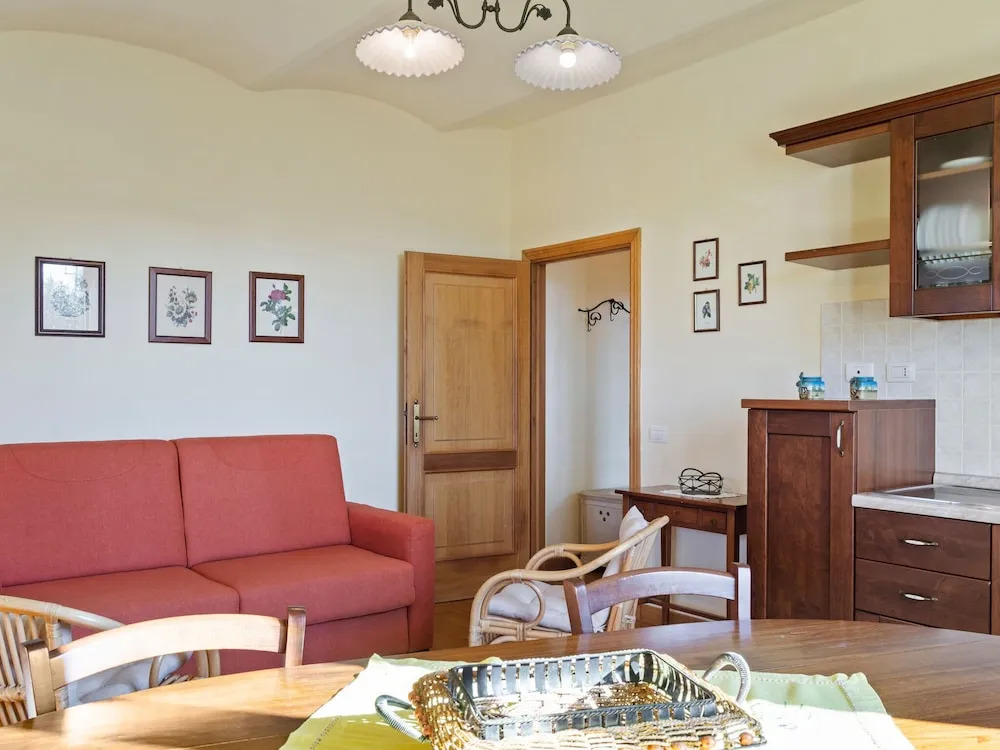 Pretty Holiday Home in Castiglione del Lago With Garden