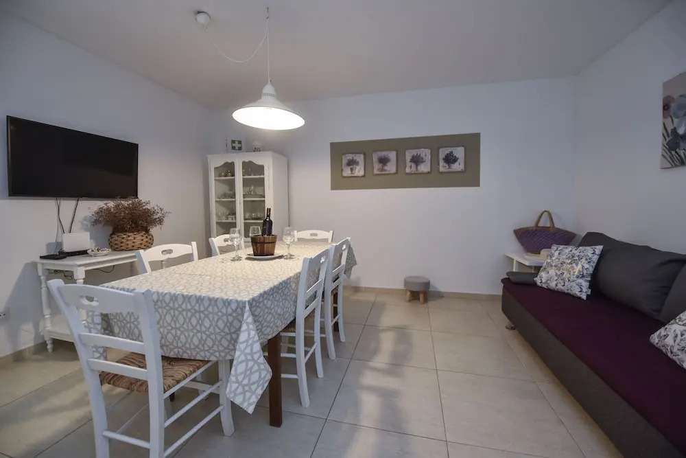 Klarisa Cozy Holiday Home with Private Garden