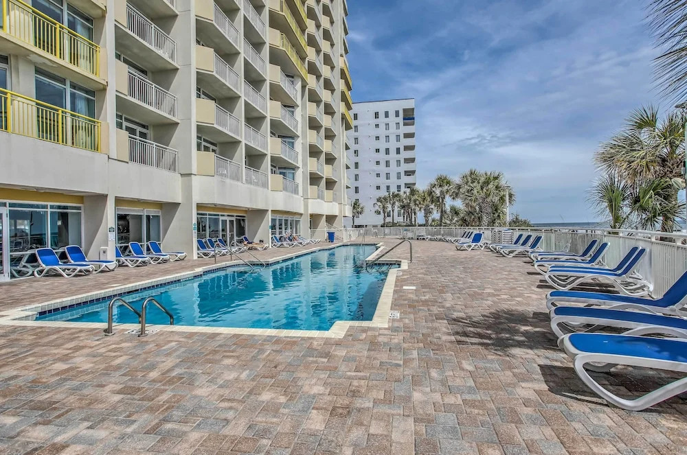 2 Mi to Barefoot Landing: Beachfront Resort Studio