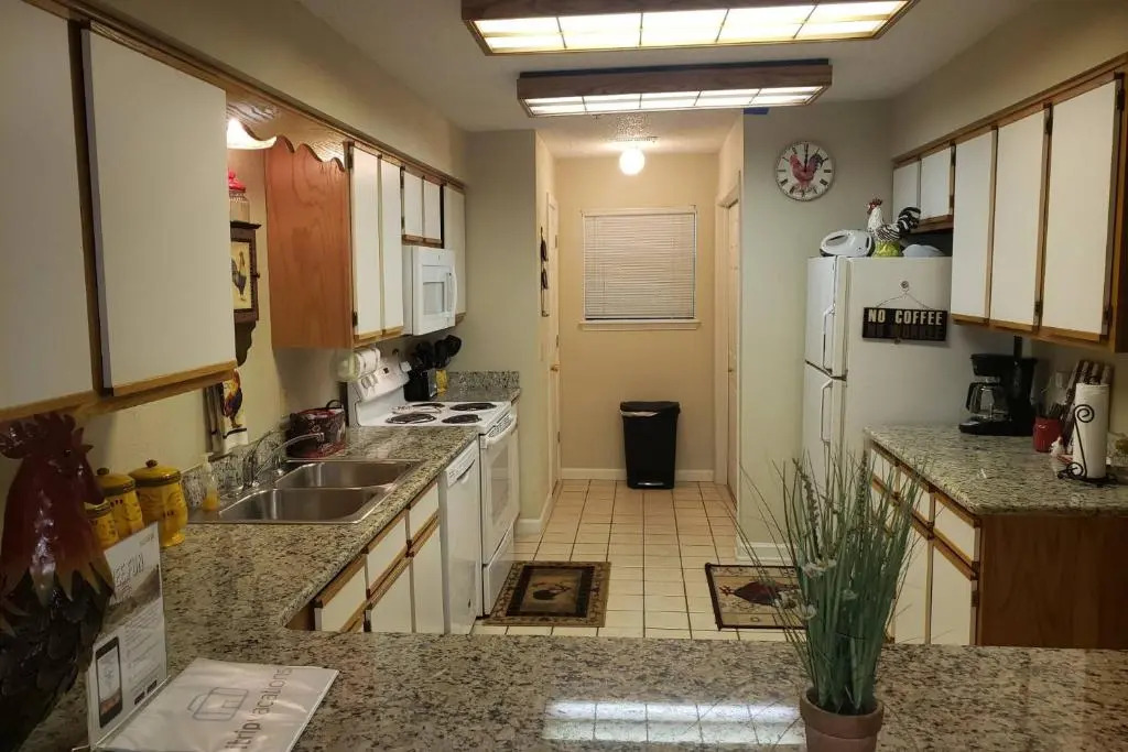 Foothill's Luxury 2BDR Ground Floor Condo in 1000 Hill's