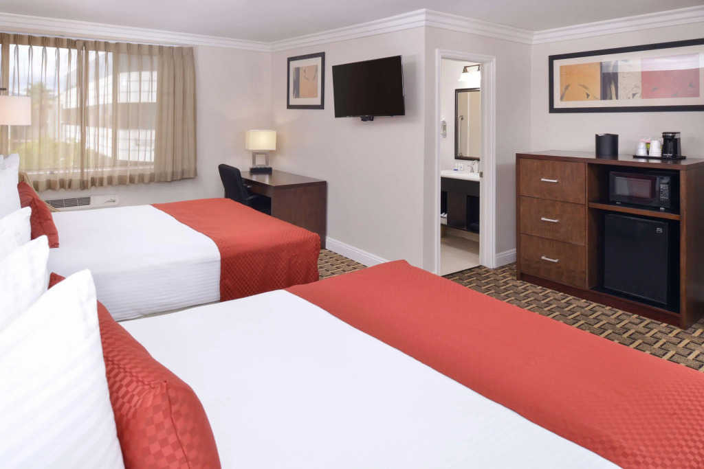 Best Western Plus LA Mid-Town Hotel