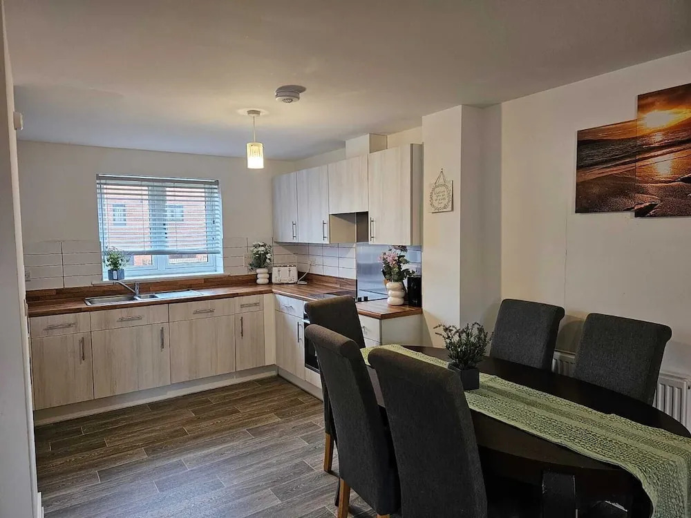 Ipswich - 3 Beds - Sleeps 6 - Private Garden