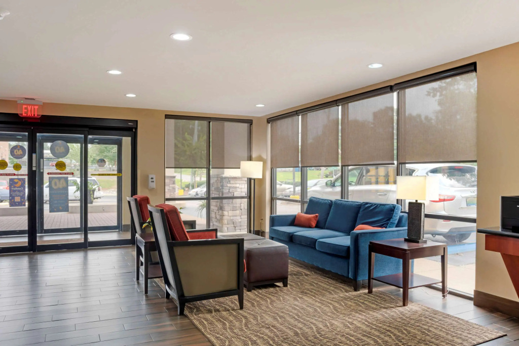 Comfort Suites Fultondale I-65 near I-22