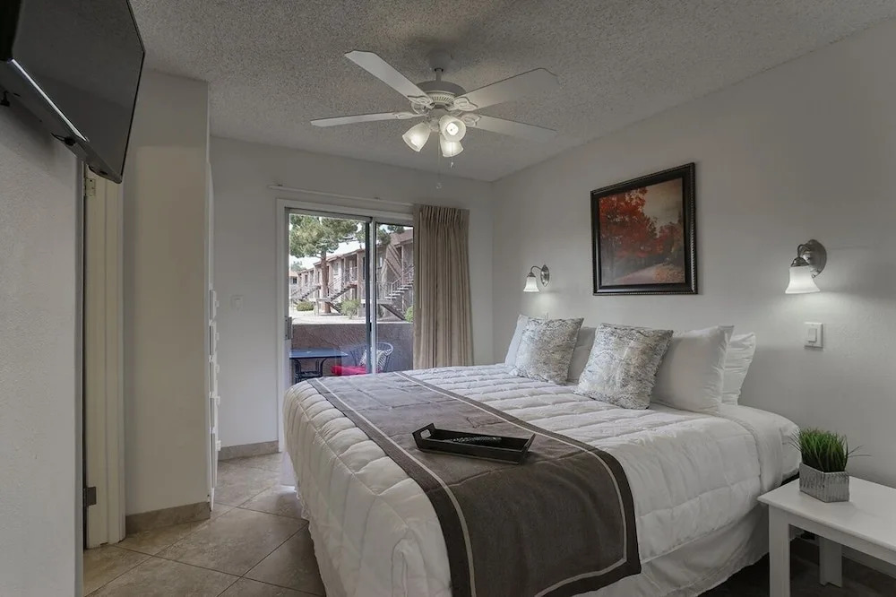 102 -Fully Furnished 1BR Suite-Prime Location! by RedAwning