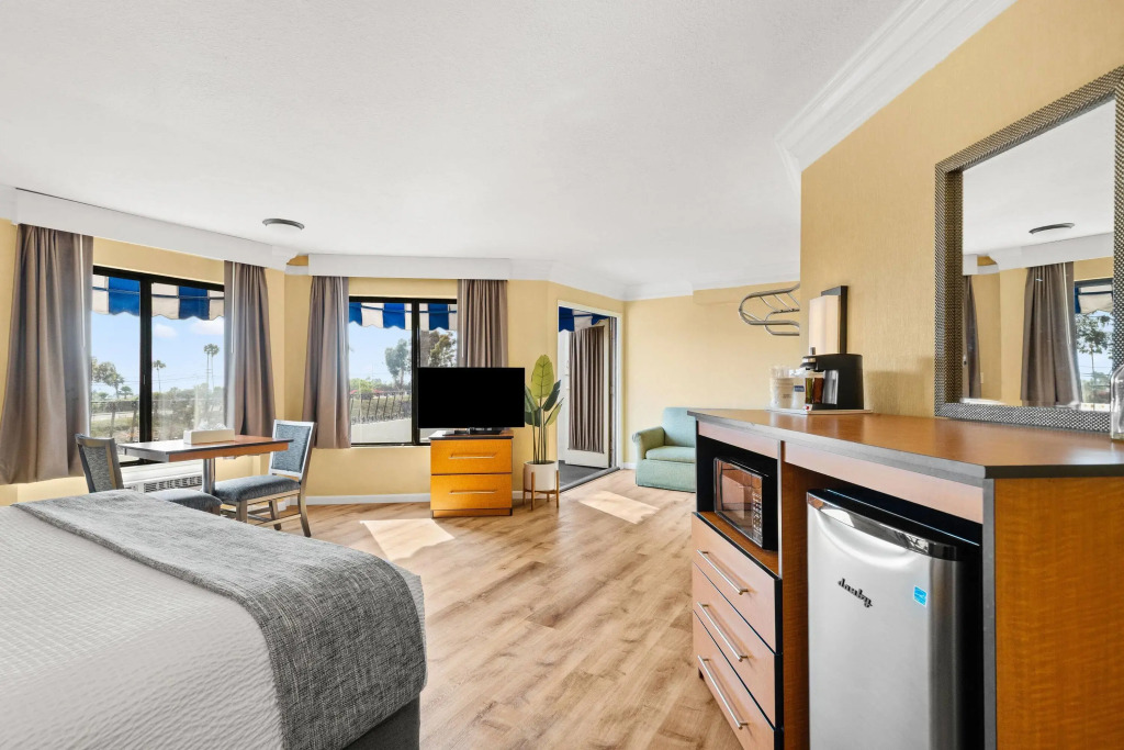 Travelodge by Wyndham San Clemente Beach