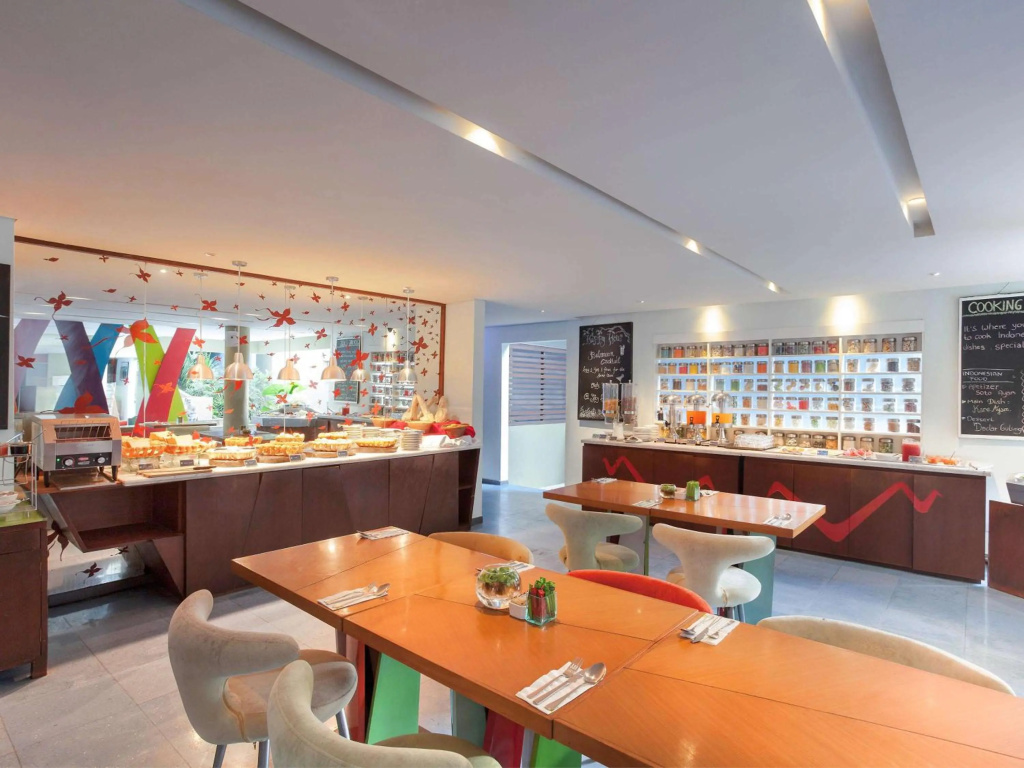 Отель ibis Styles Bali Legian