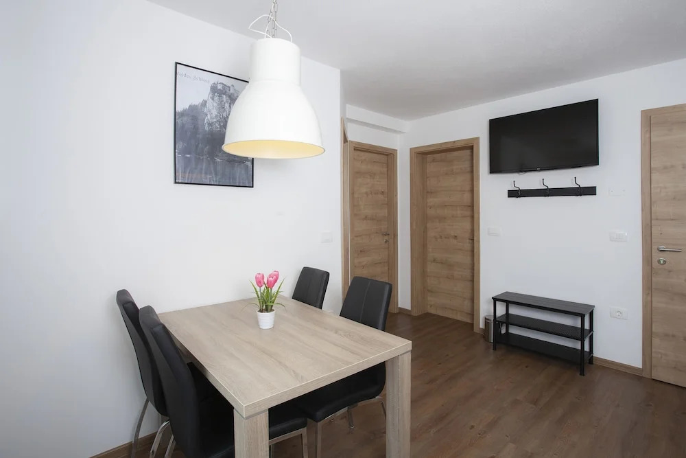 Razingar Apartments