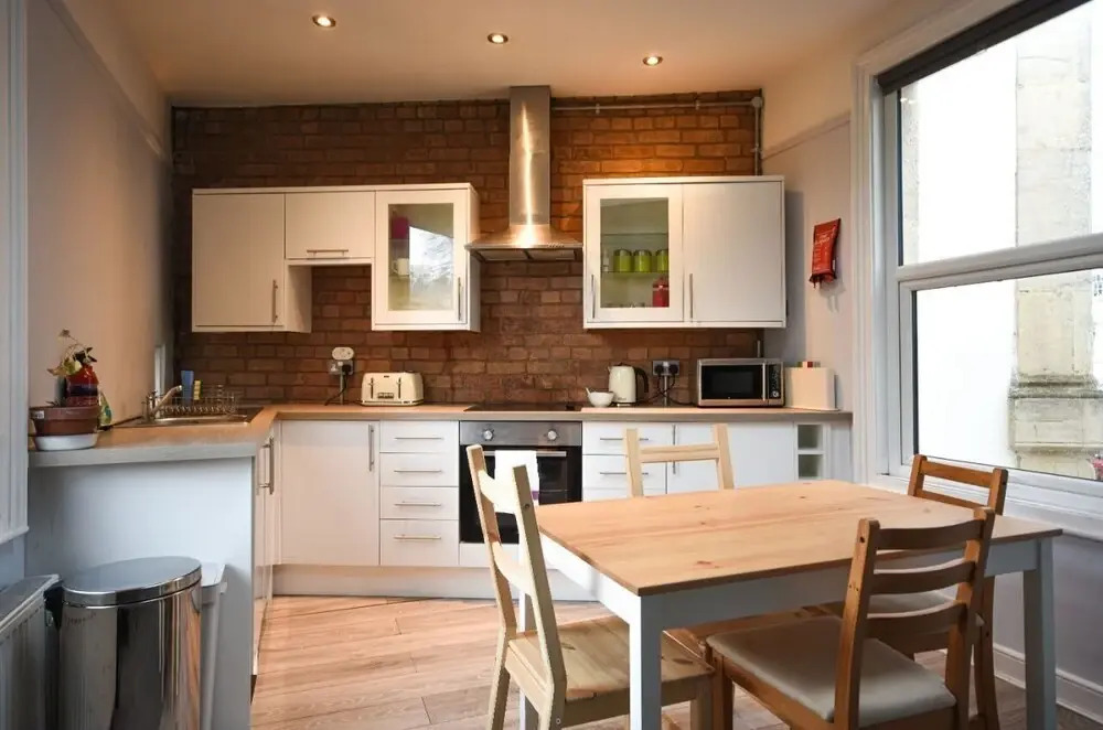 Central Contemporary 3 Bedroom Flat in Bristol