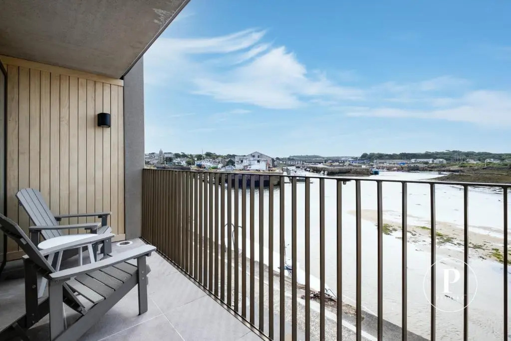 Primero Apartments - Hayle Villas