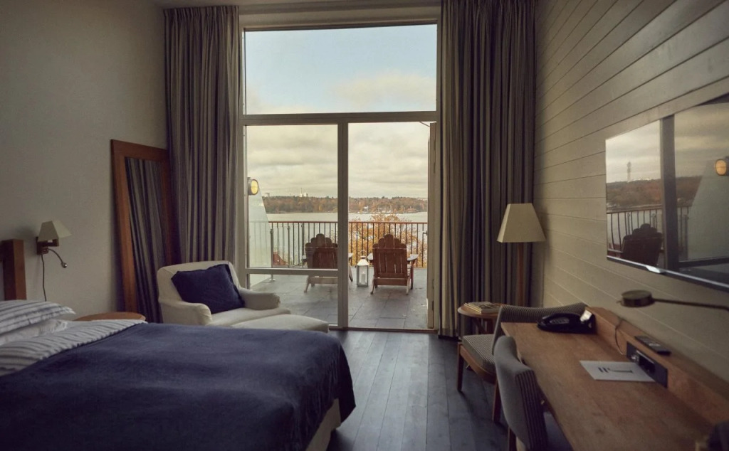 Hotel J