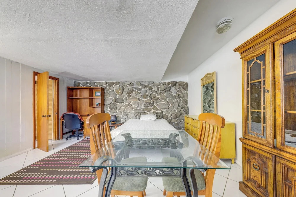 5 Mi to Hollywood Blvd! Miramar Apt w/ Shared Pool