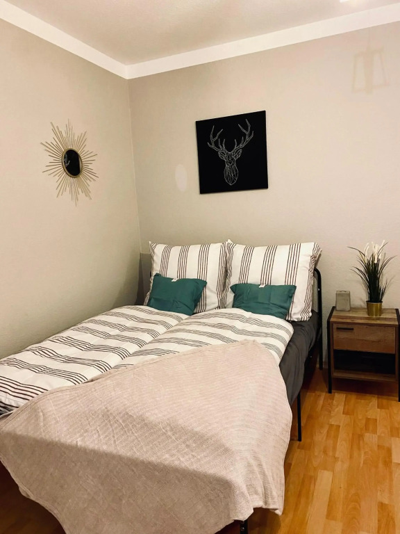 Saniertes Studio mit Balkon, WLAN, Netflix & Küche in City-Nähe