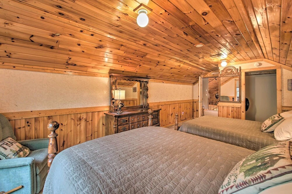 Kayaks & Boat Dock: Lakeside Hot Springs Retreat