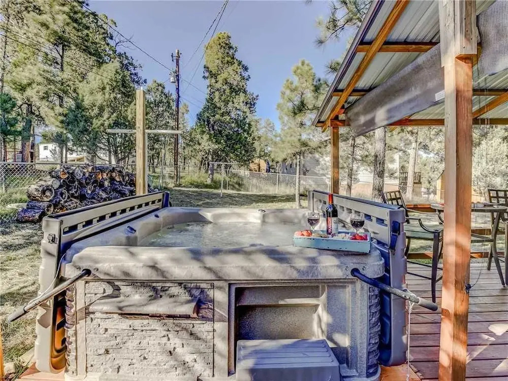 Foxfire Haven - Three Bedroom Cabin with Hot Tub