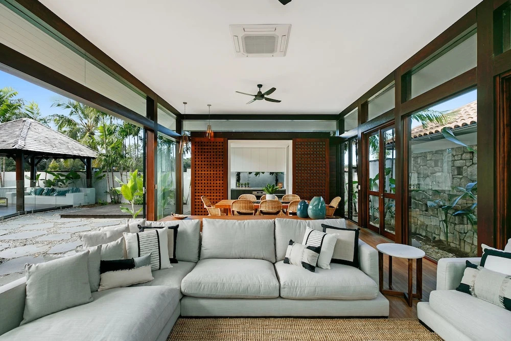 Esprit 2 Palm Cove