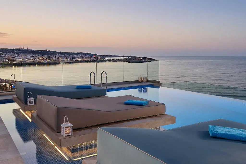 Seafront Apartments by Myseasight